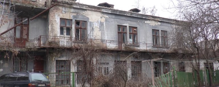Продати не можна зберегти: що буде із будинком-привидом у Франківську (ФОТО, ВІДЕО) 12 79395ce18598e836