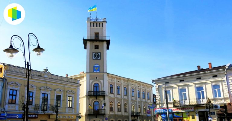 У Коломиї заявили, що сьогодні двічі звернуться до Президента, та не сказали людям чому 3 У Коломиї заявили, що сьогодні двічі звернуться до Президента, та не сказали чому