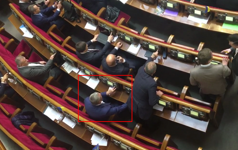 Вперше нардепу повідомлено про підозру за "кнопкодавство": кому і за що 11 pasted image 0 1