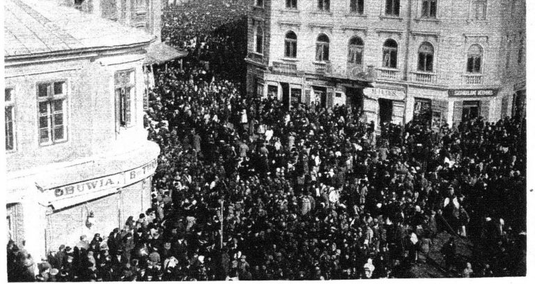 Ретро Франківськ: як 103 роки тому вулицями крокувала 50-тисячсна маніфестація (ФОТОАРХІВ) 8 108983341 405238160436531 8596270983650109922 o111