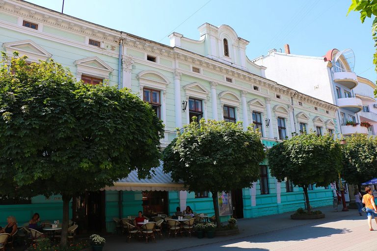 1200px Mishhanske kazyno mur. Ivano Frankivsk vul. Nezalezhnosti 12