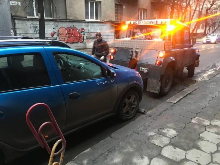 У Франківську п'яний водій збив жінку (ФОТО) 11 156080989 1442031389479737 2659517939699914706 n