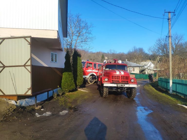 За добу – 13 пожеж: на Прикарпатті горіли будинки та авто (ФОТО) 5 Стовбури дерев і будівлі: на Прикарпатті за добу сталося 9 пожеж