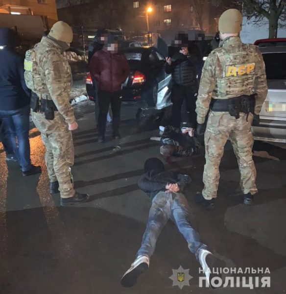 На Львівщині затримали злочинну групу, яка під виглядом поліцейських викрала людину (ФОТО)