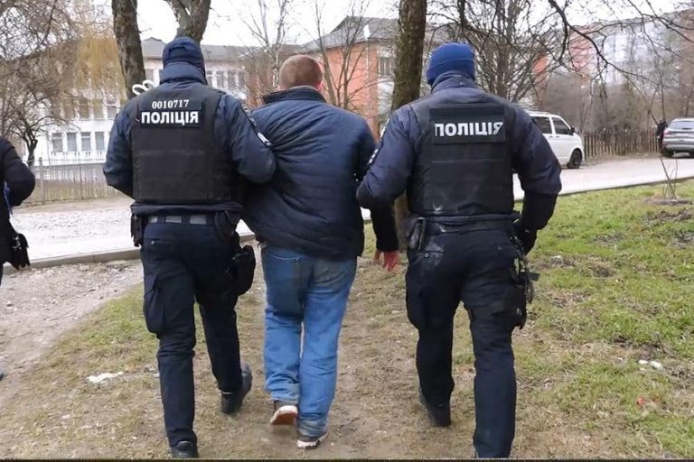 У Коломиї затримали наркозбувачів (ФОТО) 9 У Коломиї затримали наркозбувачів (ФОТО)