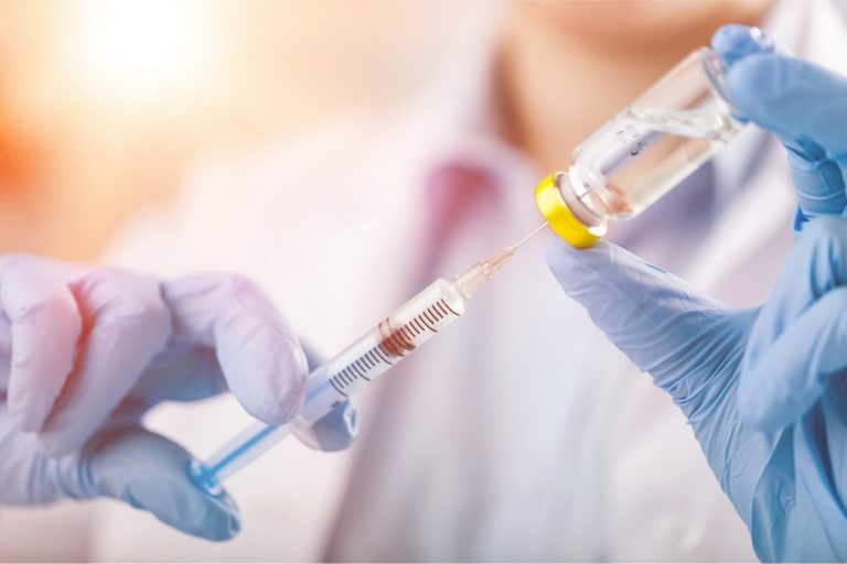 У МОЗ пояснили різницю між бустерною та додатковою дозами (ІНФОГРАФІКА)