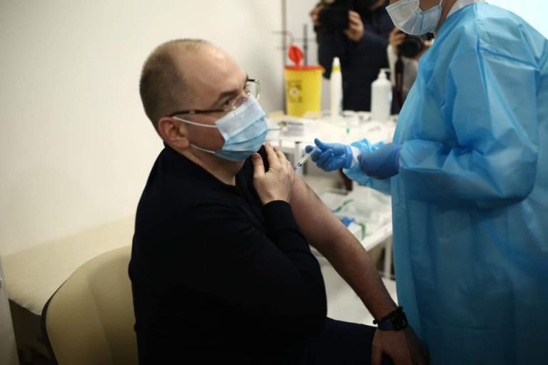 Очільник МОЗ розповів про те, як почувається після вакцинації 8 1614625740 889