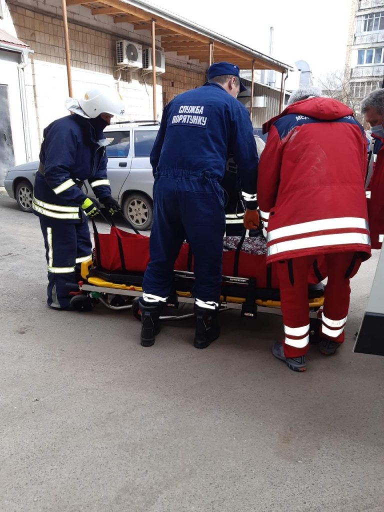 Потребував медичної допомоги: у Франківську врятували пенсіонера (ФОТО) 10 162528553 3770552309731243 3569622789359111110 o