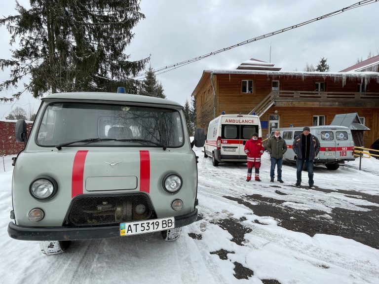 У Ворохті відремонтували УАЗ для амбулаторії (ФОТО)