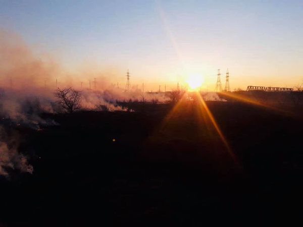 На Львівщині з приходом весни почастішали пожежі сухої трави (ФОТО)