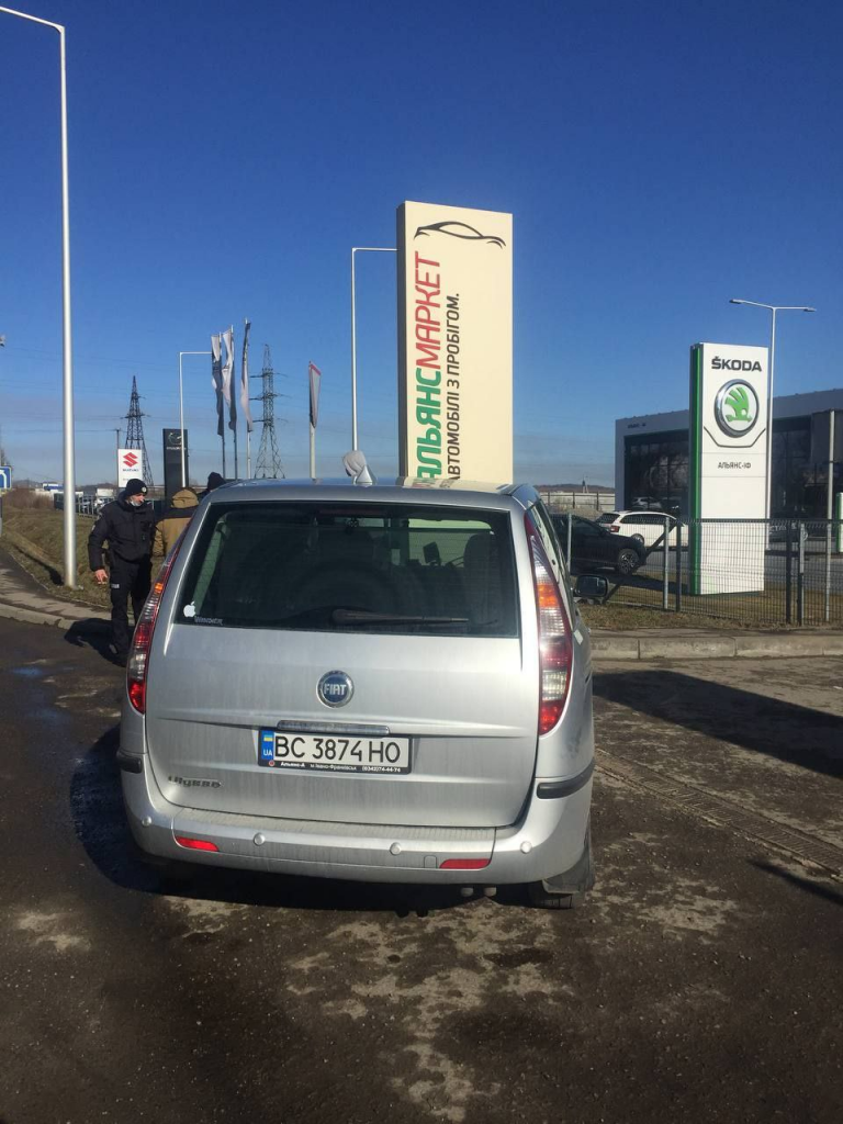 На Прикарпатті автомобіль врізався в банер (ФОТО) 4 164043365 279303476982846 7922993293272253431 n