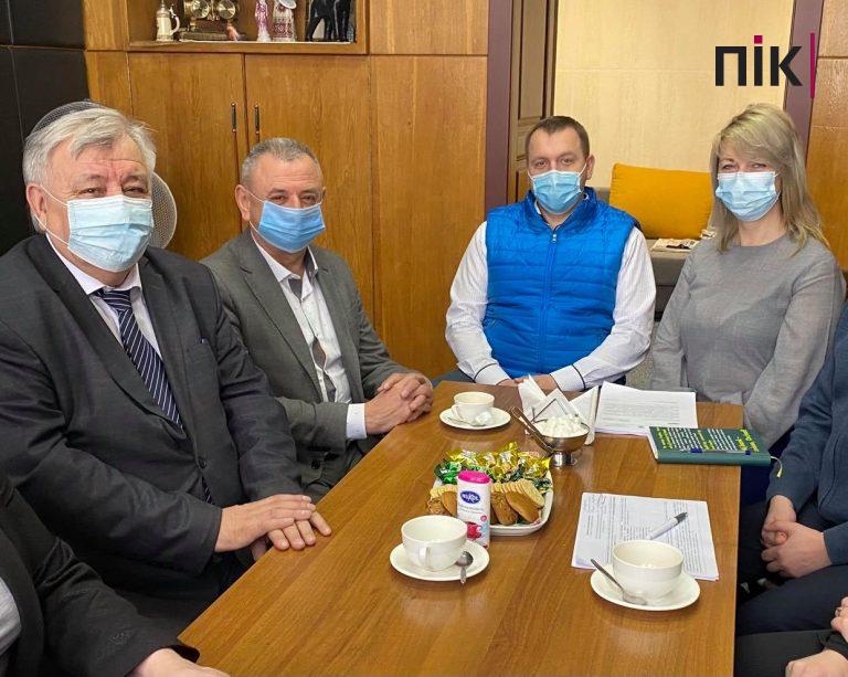 Щоб зберегти робочі місця. Держава підтримує підприємства Прикарпаття під час пандемії 16 Щоби зберегти робочі місця. Держава підтримує підприємства Прикарпаття під час пандемії