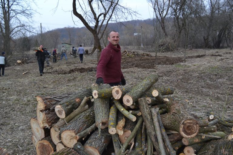 Мешканці Галицької громади прибирають свої села (ФОТО)