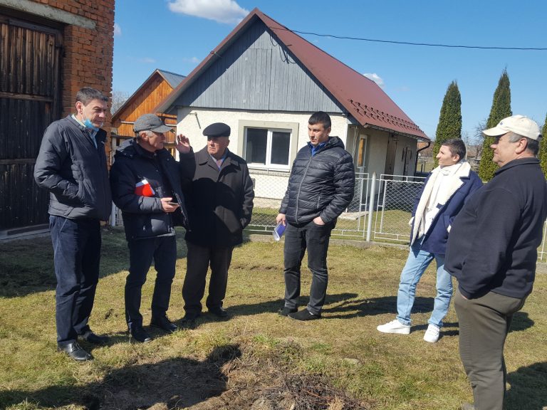 Мешканці Рожнятівщини прийшли з проблемою до очільника громади (ФОТО) 4 Мешканці Рожнятівщини прийшли з проблемою до очільника громади (ФОТО)