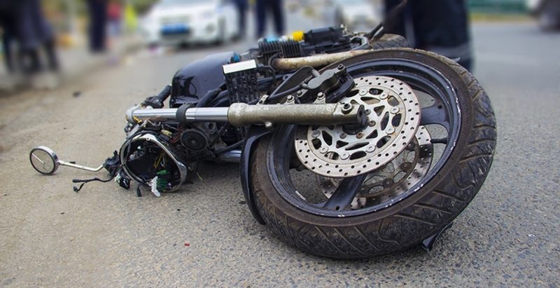 У Снятині мотоцикліст під час обгону врізався в автівку