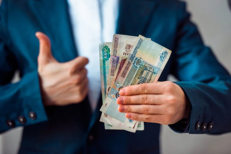 В Івано-Франківську п'ятеро керівників комунальних підприємств заробляють більше, ніж мер 7 В Івано-Франківську п'ятеро керівників комунальних підприємств заробляють більше, ніж мер