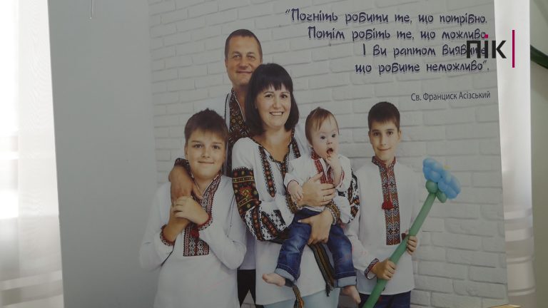 В Івано-Франківську презентували творчі роботи "сонячних" дітей (ВІДЕО) 11 P1300265.00 01 46 10.Still001