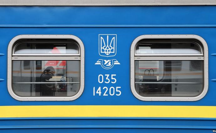 Продаж квитків на потяги до Франківська обмежили ще на тиждень