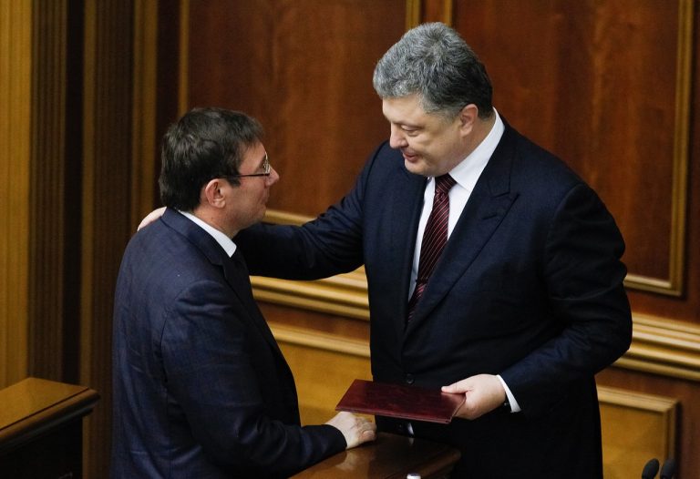 Україна: Юрій Луценко буде шоуменом на каналі п'ятого президента 6 Юрій Луценко буде шоуменом на каналі Петра Порошенка