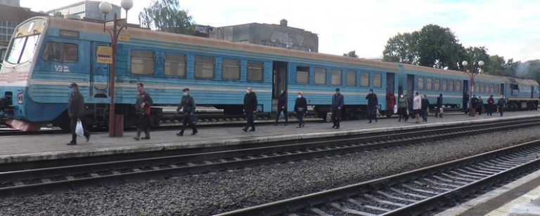 На Івано-Франківщині призупиняють рух потягів: які напрями 7 fe626b86318d2127