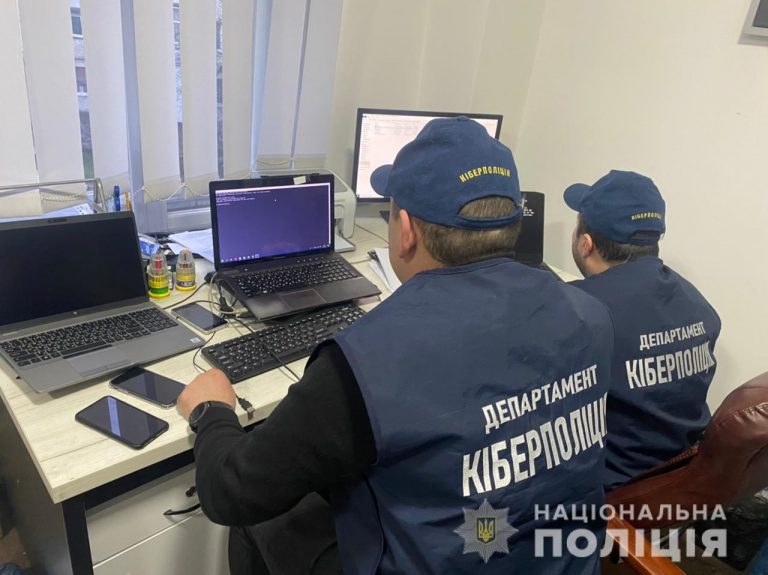 Кіберполіцейські запобігли викраденню понад мільйона гривень із рахунку франківського підприємства 5 kiber