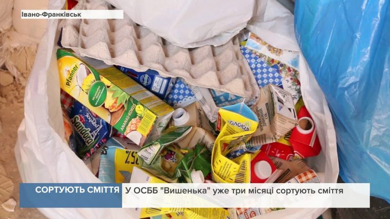 У Франківську мешканці взялися самотужки сортувати сміття (ВІДЕО) 10 maxresdefault 4