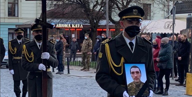 У Львові попрощалися із загиблим на Донбасі бійцем коломийської "десятки" 3 1111