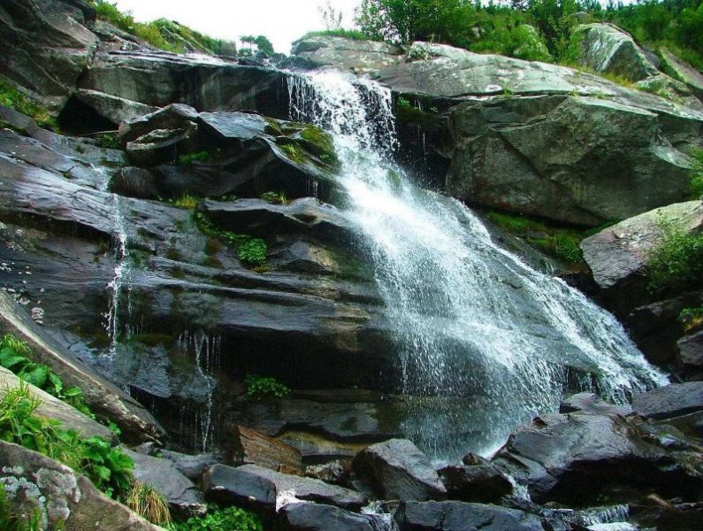 Куди піти на Прикарпатті: Прутський водоспад