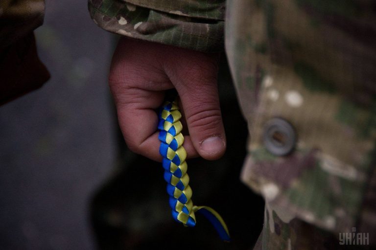 На Донбасі підірвався автомобіль з військовими - один загинув, троє поранені 6 1515148115 2801 1