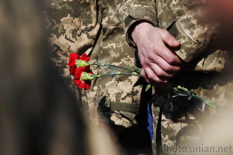 На Донбасі вбили українського військового і поранили ще одного 8 1568319836 5641