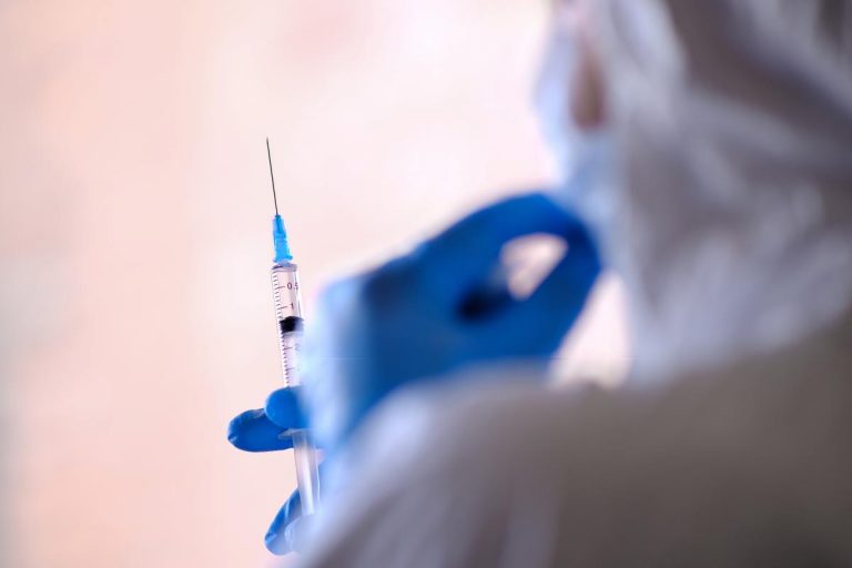Експерти порівняли темпи COVID-вакцинації в Україні та Європі: результати шокують 7 1617776584 7002