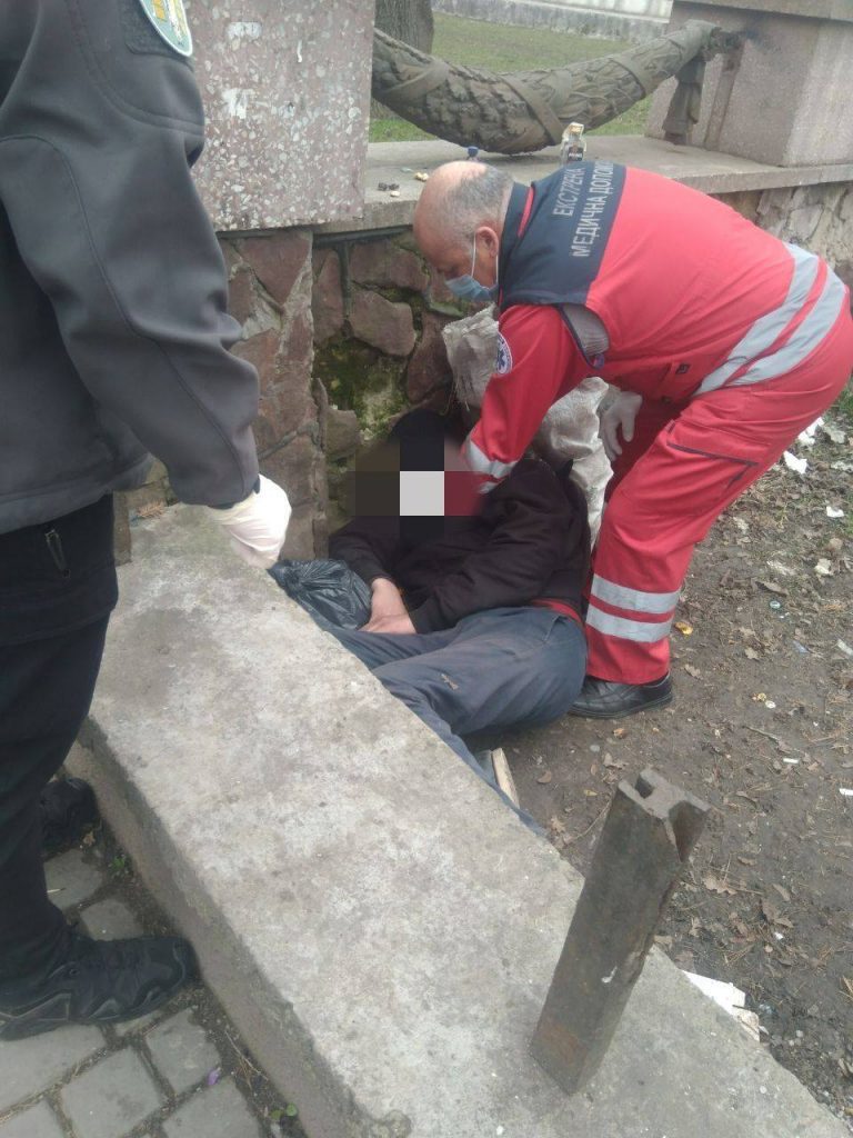 У Франківську знайшли чоловіка без свідомості (ФОТО) 6 166362072 2045781895562060 8657336527124534728 n