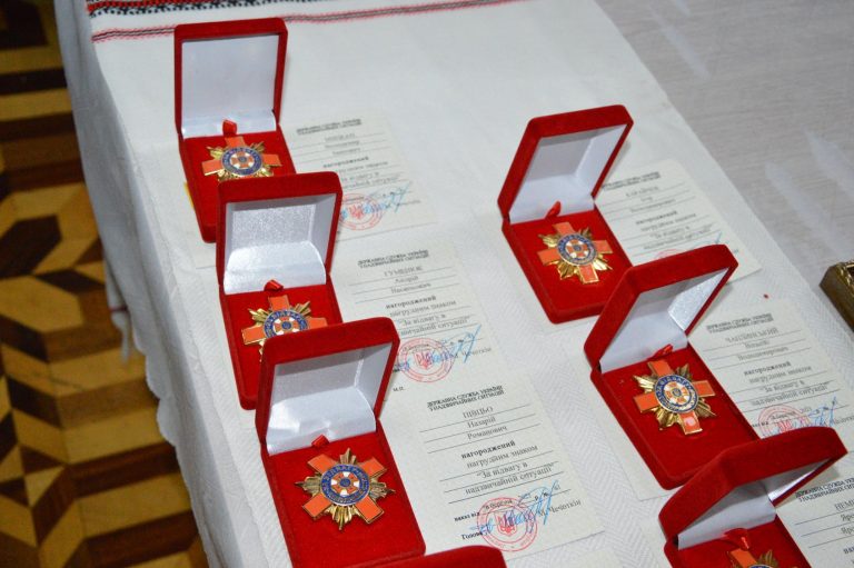 Ліквідовували наслідки снігових заметів. На Прикарпатті нагородили працівників Служби порятунку (ФОТО) 9 168036961 3807391899380617 8892341107644245290 n