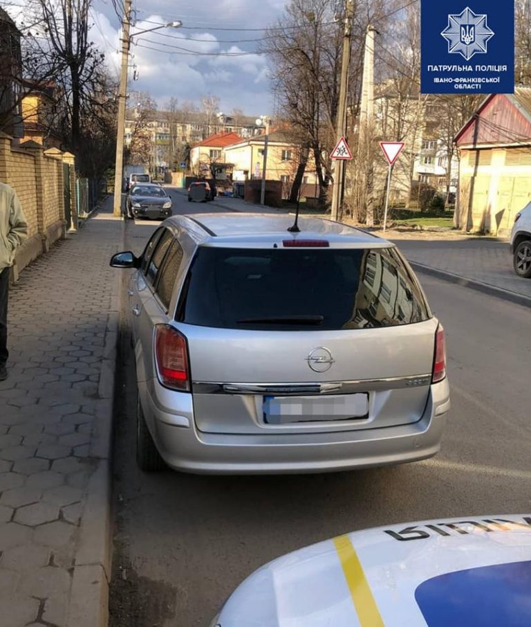 У Франківську зупинили двох водіїв з підробленими документами (ФОТО) 9 168925429 3921220327962071 1418246916947412459 n