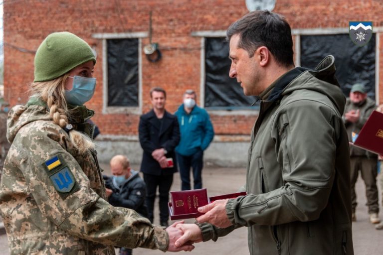 Зеленський нагородив за мужність військових Коломийської бригади 8 170492644 3641517665976256 7141601107084445025 n