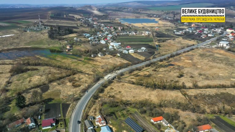 На Прикарпатті триває ремонт дороги М-12 "Стрий - Тернопіль - Кропивницький - Знам'янка (ФОТО) 11 На Прикарпатті триває ремонт дороги М-12 "Стрий - Тернопіль - Кропивницький - Знам'янка (ФОТО)
