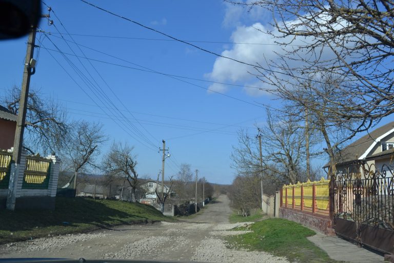 В Галицькій громаді планують встановити обмежувальні дорожні знаки: для чого (ФОТО) 8 В Галицькій громаді планують встановити обмежувальні дорожні знаки: для чого (ФОТО)