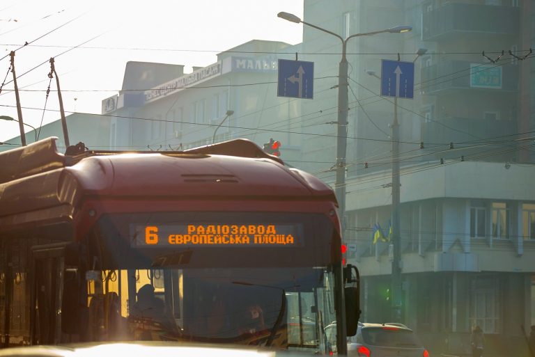 Сильні затори: автобуси та тролейбуси Франківська змінюють свої маршрути 3 170886967 3926167937451387 8824283694935497487 n