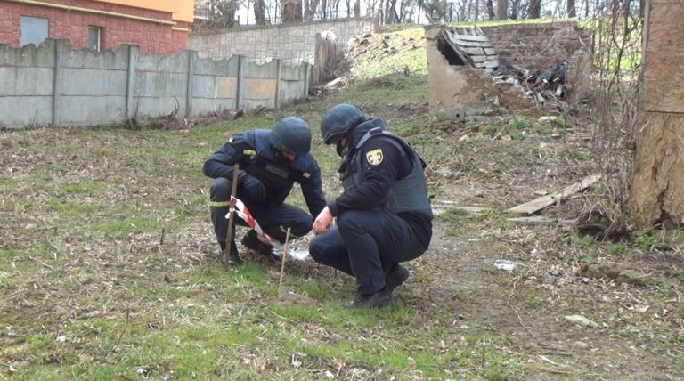 У Франківську на вулиці Грушевського виявили снаряди та гранату (ФОТО) 11 171464993 3831079337011873 6214084502388022816 n