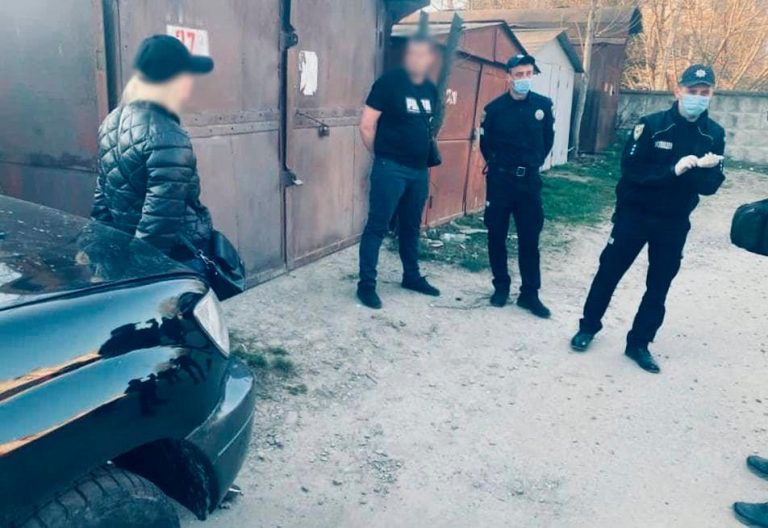 На Прикарпатті затримали фальшивомонетників з підробленими купюрами на 300 тисяч гривень 9 173561838 5779346842105908 4882939244116333043 n