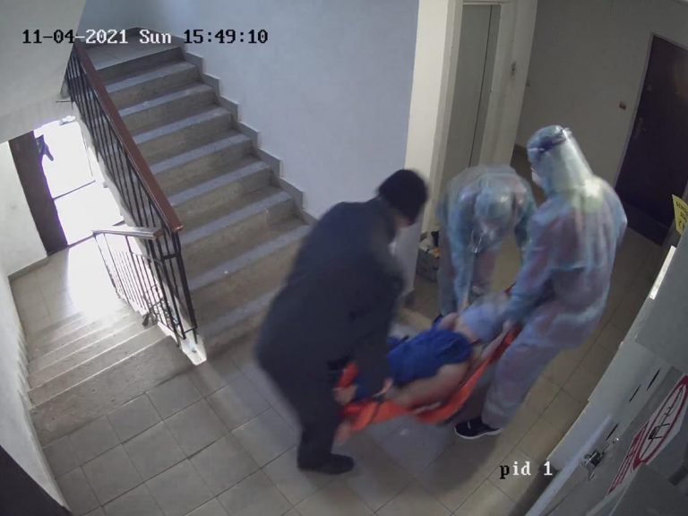 У мережі показали відео, як госпіталізують хворих на Covid-19 на Тернопільщині (ВІДЕО) 3 У мережі показали відео, як госпіталізують хворих на Covid-19 Тернопільщині (ВІДЕО)