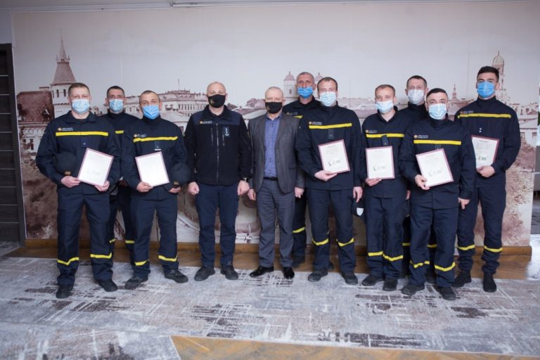 "Врятували на пожежі 18 людей: на Прикарпатті нагородили рятувальників (ФОТО) 12 176159548 3863072350479238 1800442474966039903 n