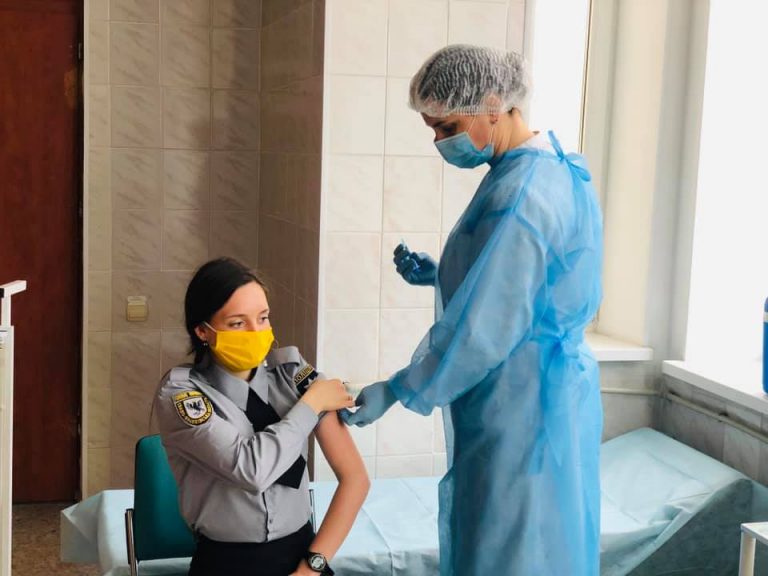 На Франківщині працівники поліції вакцинувались проти COVID-19 (ФОТО) 11 176241598 5819302111443714 7968068213197098115 n