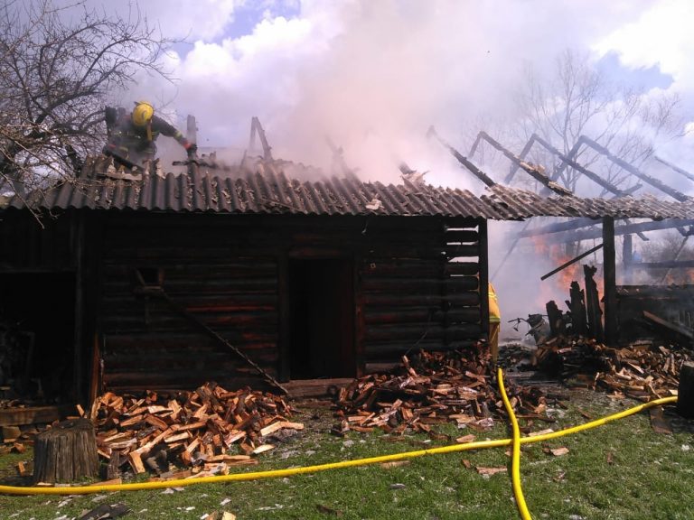 На Богородчанщині горіла господарська будівля (ФОТО) 8 176486122 3865790940207379 4228404896373060843 n