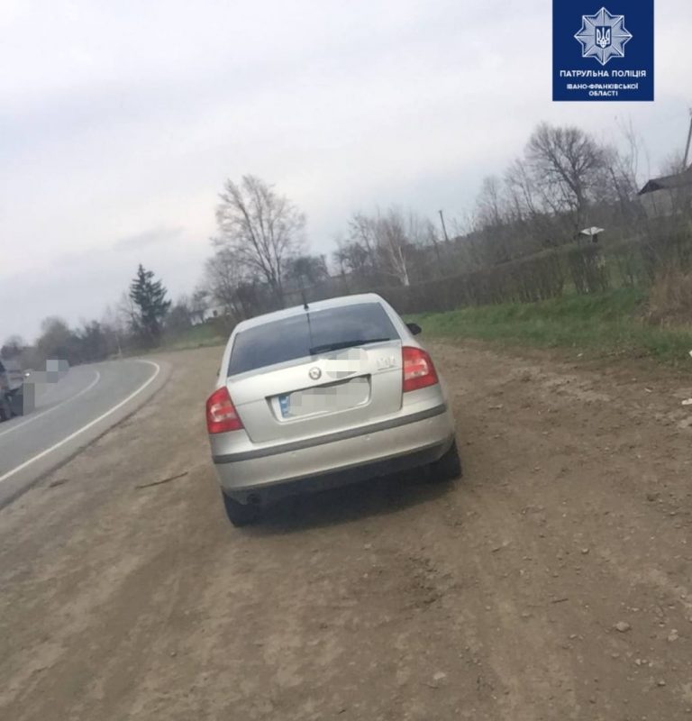 На Богородчанщині зупинили водія з підробленими документами (ФОТО) 1 177292678 3973714286046008 8487841922182486632 n
