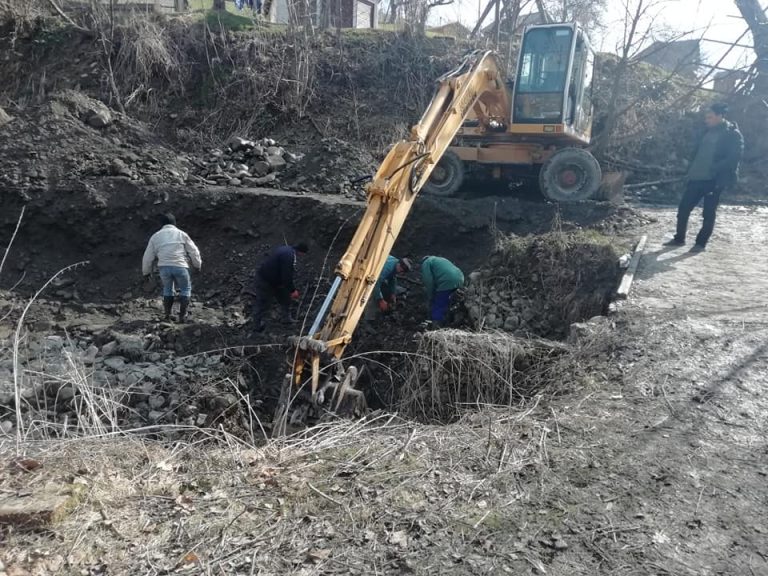 На Верховинщині відновили проїзд на місці руйнації берегоукріплення 2 На Верховинщині відновили проїзд на місці руйнації берегоукріплення