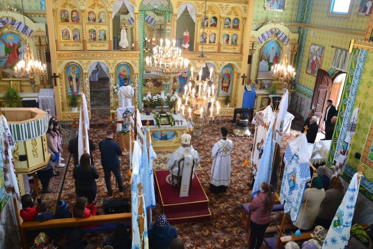 На Коломийщині у Квітневу неділю освятили церковний дзвін (ФОТО)