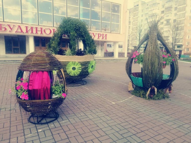 У Долині створили оригінальну фотозону до Великодня (ФОТО)