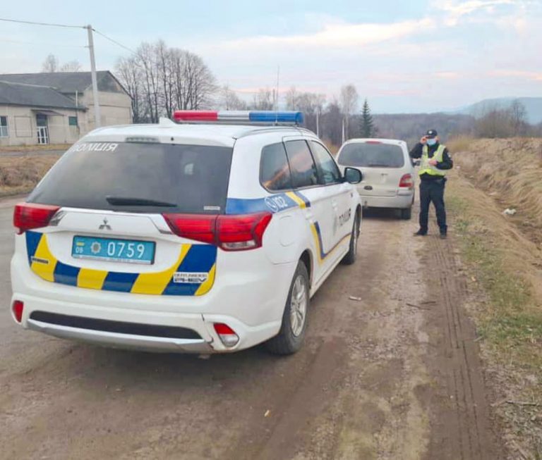 На Прикарпатті поліцейські продовжують виявляти водіїв з підробленими документами (ФОТО) 3 2b8bff2 7 703 1 1