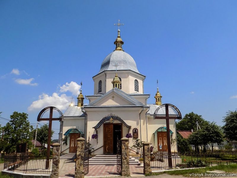 Куди піти на Прикарпатті: Церква Святої Параскеви у Болехові.